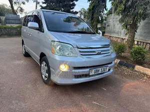Toyota Noah 2005 Silver