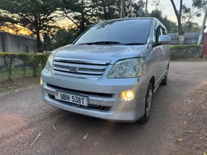 Toyota Noah 2005 Silver
