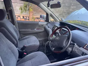 Toyota Noah 2005 Silver