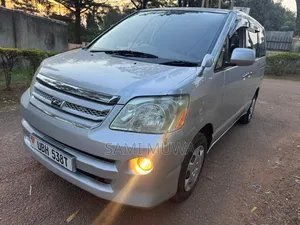 Toyota Noah 2005 Silver