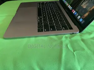 Laptop Apple MacBook Pro 2018 8GB Intel Core i5 SSD 256GB