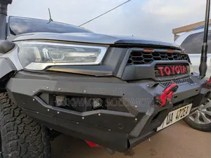 Toyota Hilux 2019 Silver