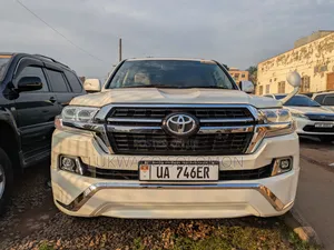 Toyota Land Cruiser 2017 White