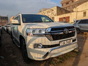 Toyota Land Cruiser 2017 White