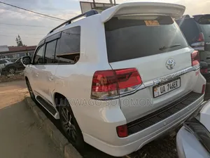 Toyota Land Cruiser 2017 White