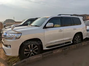 Toyota Land Cruiser 2017 White