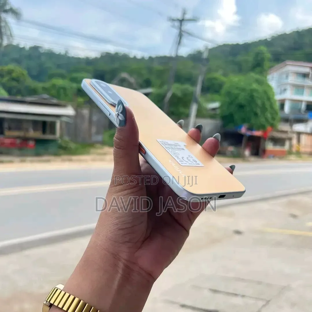 New Infinix Hot 70 256 GB Rose Gold