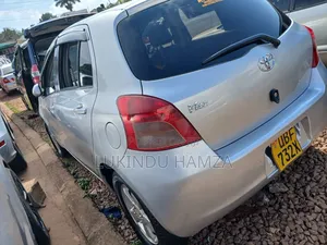 Toyota Vitz 2005 Silver