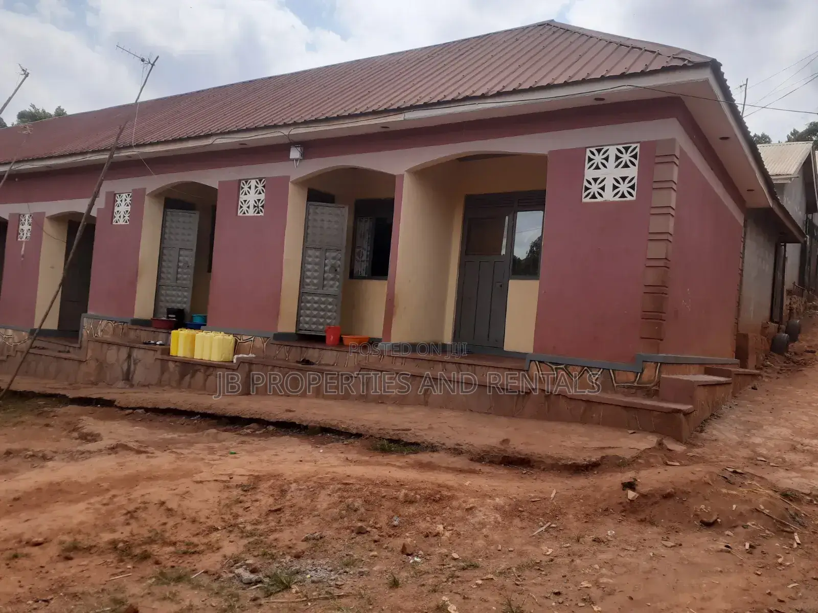 1bdrm House in 7 Units Single Rooms for sale