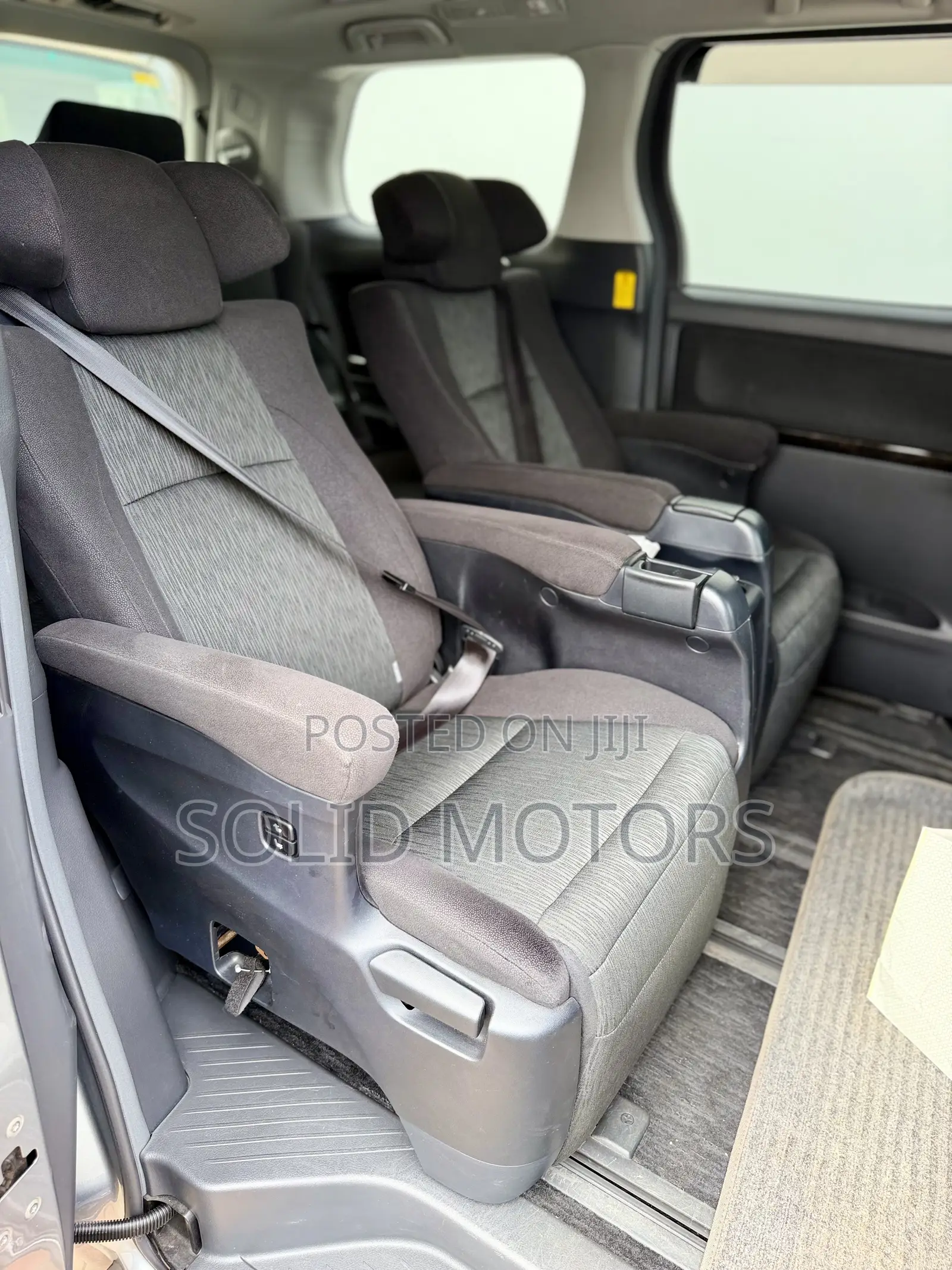Toyota Alphard 2.4 Petrol AWD 2014 Silver
