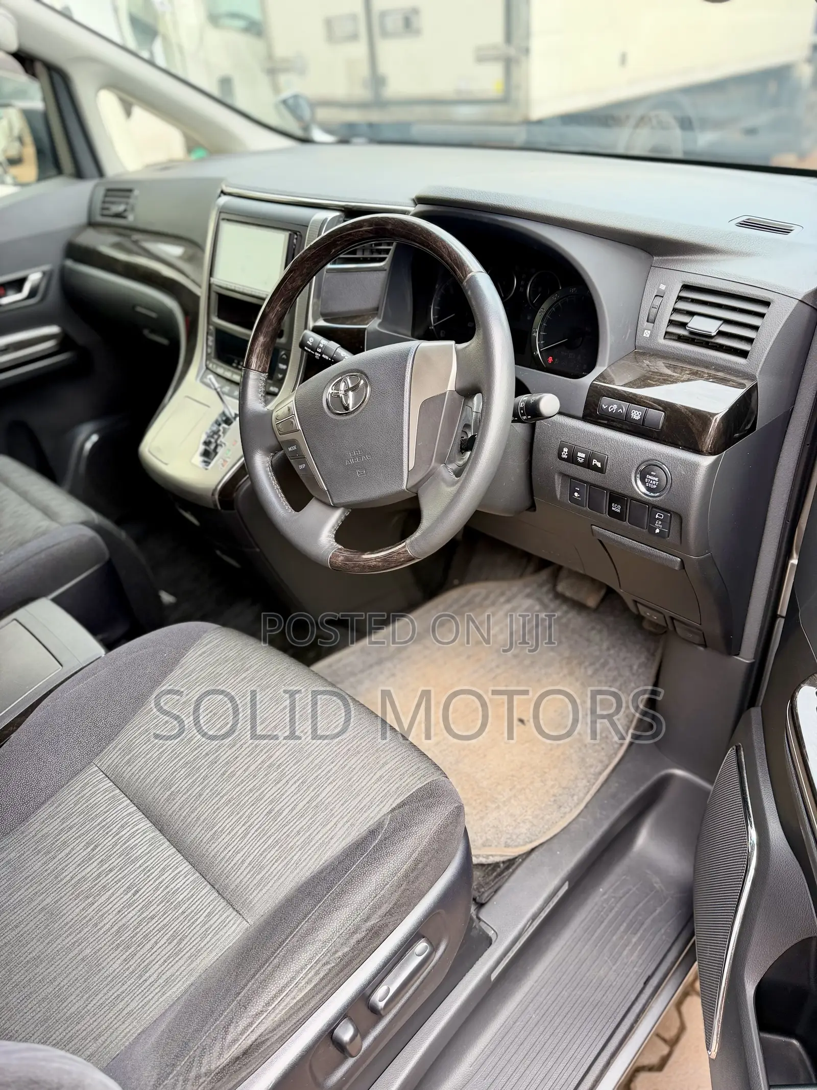 Toyota Alphard 2.4 Petrol AWD 2014 Silver