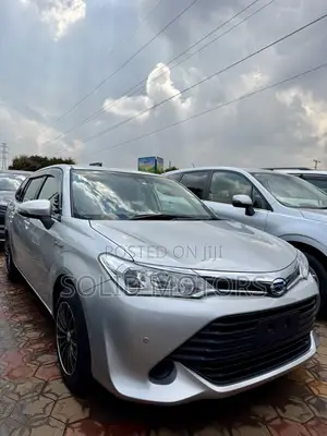 Toyota Corolla Fielder 1.5 Hybrid FWD 2016 Silver