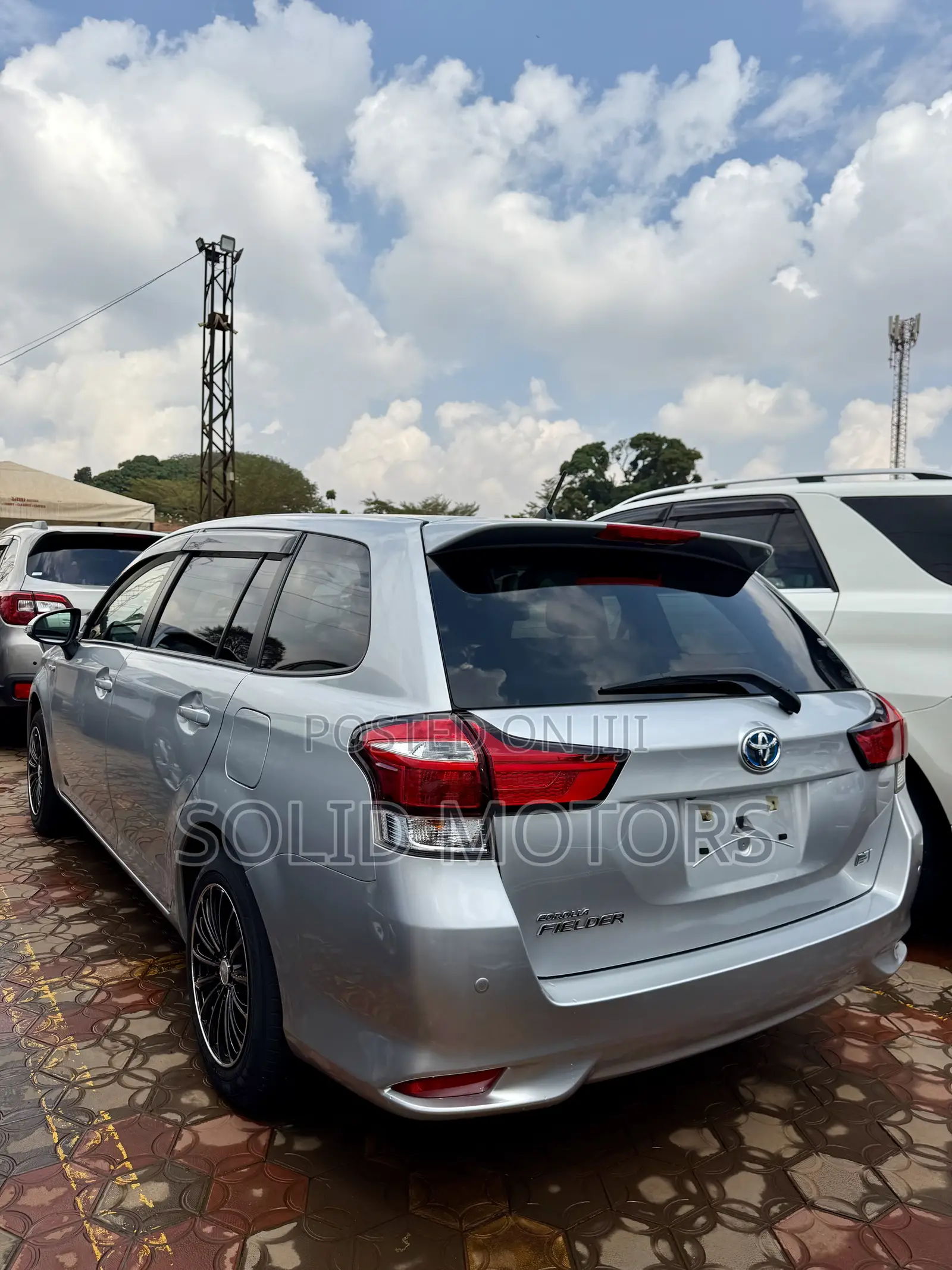 Toyota Corolla Fielder 1.5 Hybrid FWD 2016 Silver