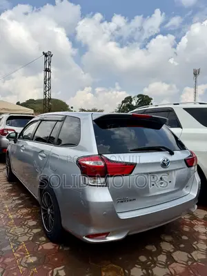 Toyota Corolla Fielder 1.5 Hybrid FWD 2016 Silver