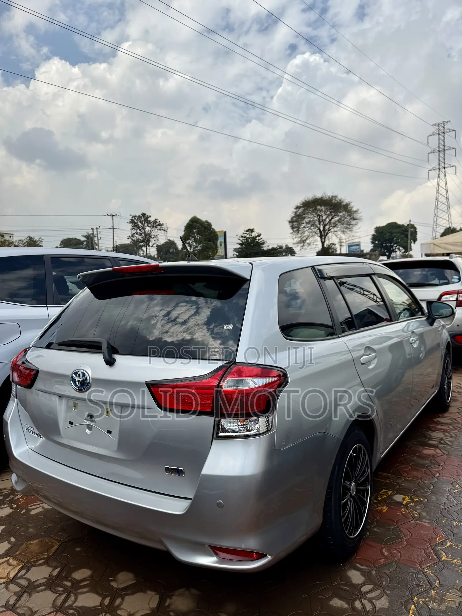 Toyota Corolla Fielder 1.5 Hybrid FWD 2016 Silver