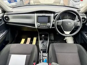 Toyota Corolla Fielder 1.5 Hybrid FWD 2016 Silver