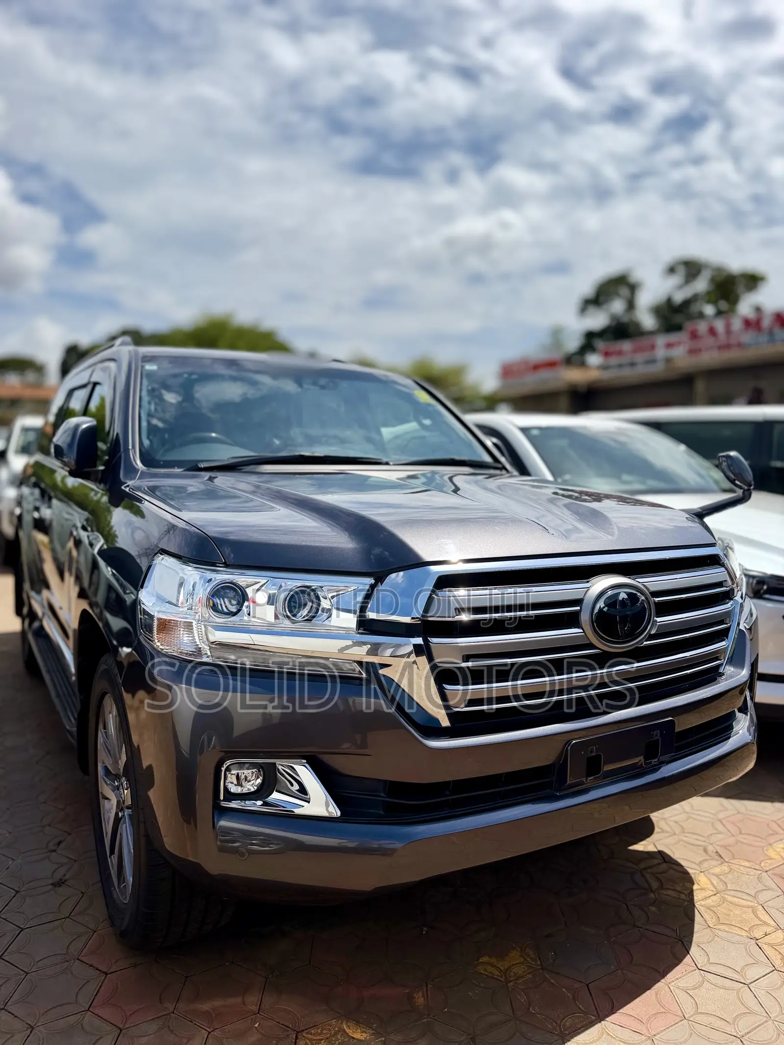 Toyota Land Cruiser 4.6 V8 ZX 2018 Gray