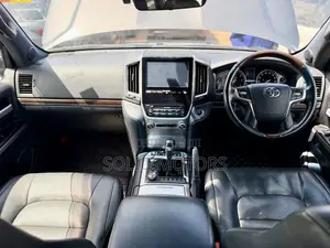 Toyota Land Cruiser 4.6 V8 ZX 2018 Gray