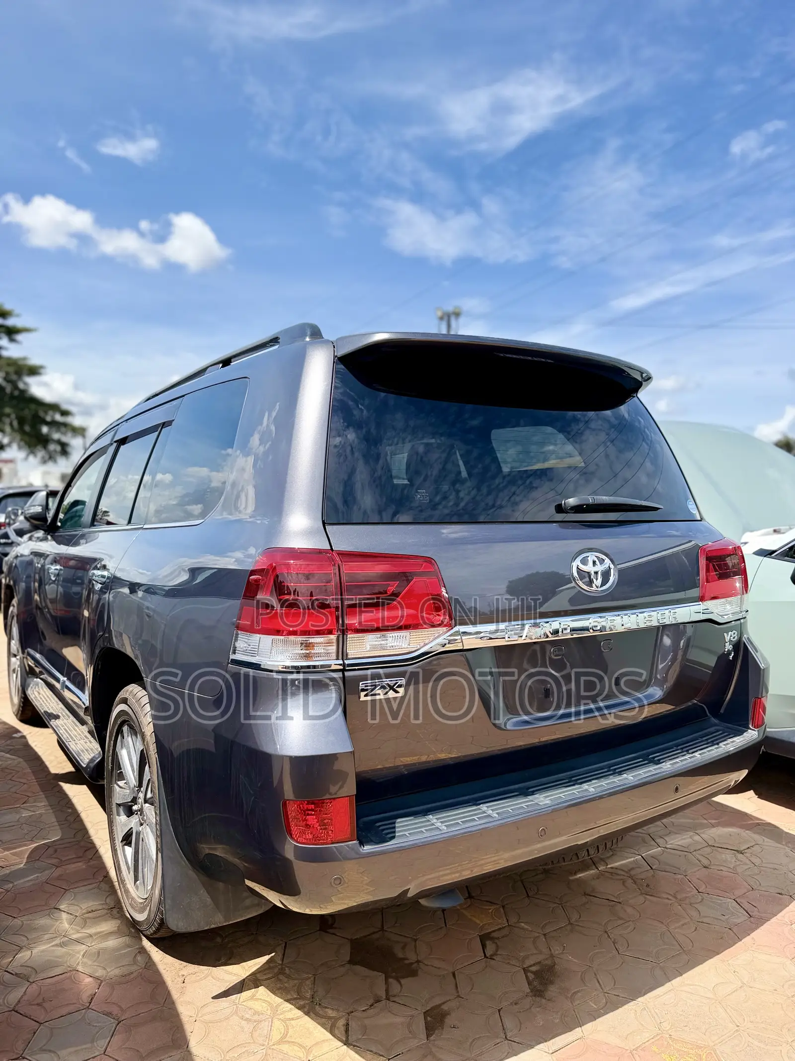Toyota Land Cruiser 4.6 V8 ZX 2018 Gray