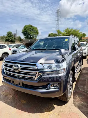 Toyota Land Cruiser 4.6 V8 ZX 2018 Gray