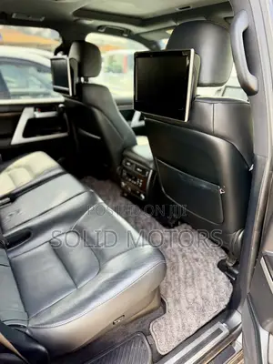 Toyota Land Cruiser 4.6 V8 ZX 2018 Gray