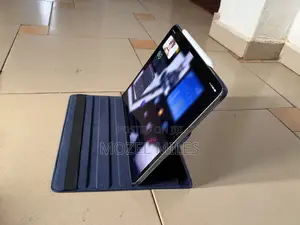 Apple iPad Pro 12.9 (2022) 256 GB Gray