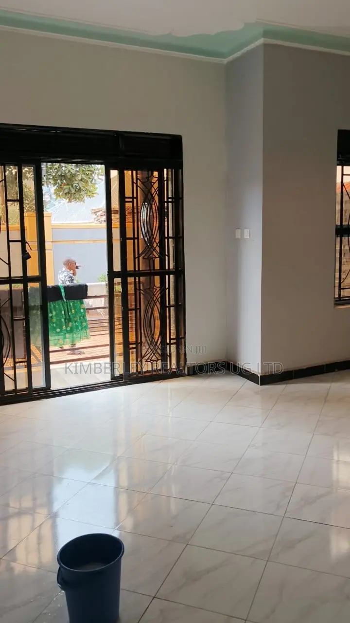 3bdrm Bungalow in Kira for sale