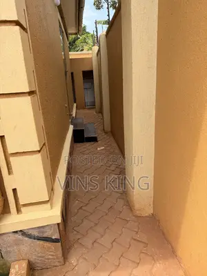 3bdrm House in Ssabagabo-Makindye for sale