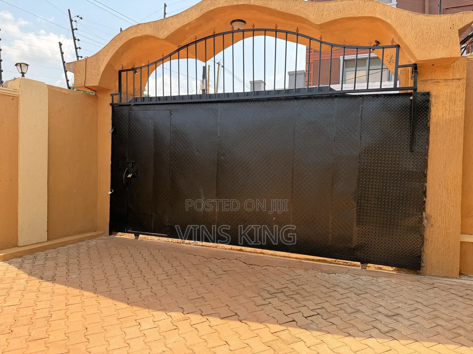 3bdrm House in Ssabagabo-Makindye for sale