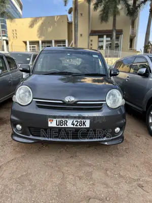 Toyota Sienta 2010 Gray