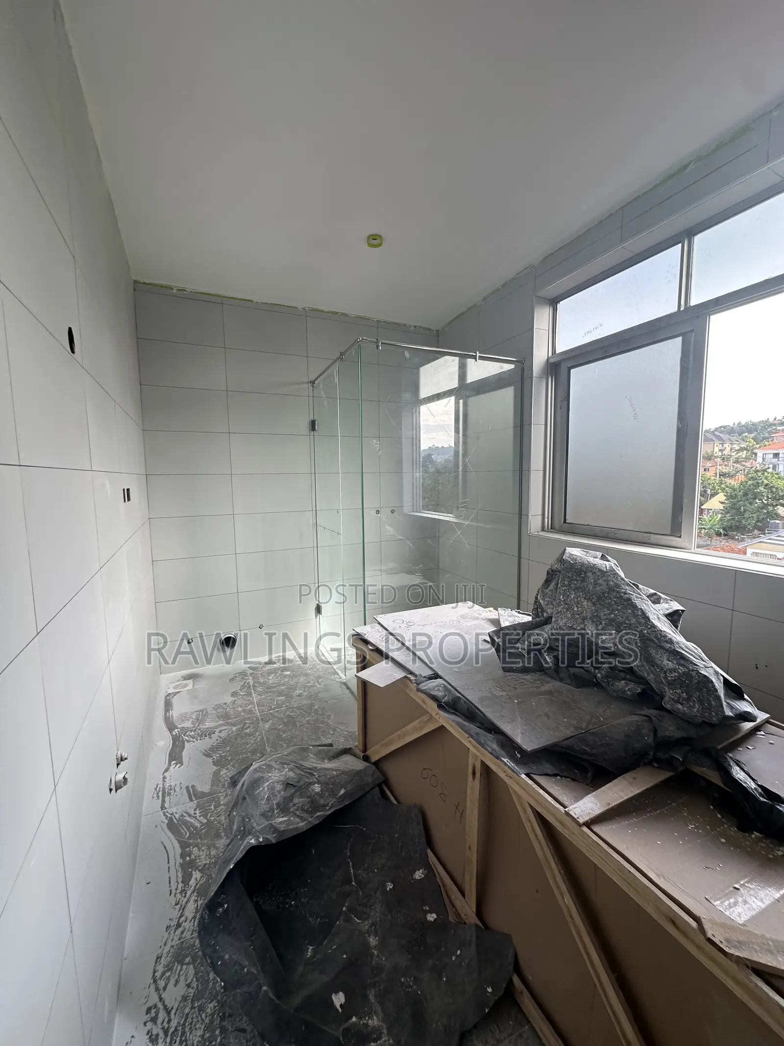 3bdrm Penthouse in Buziga, Makindye for rent
