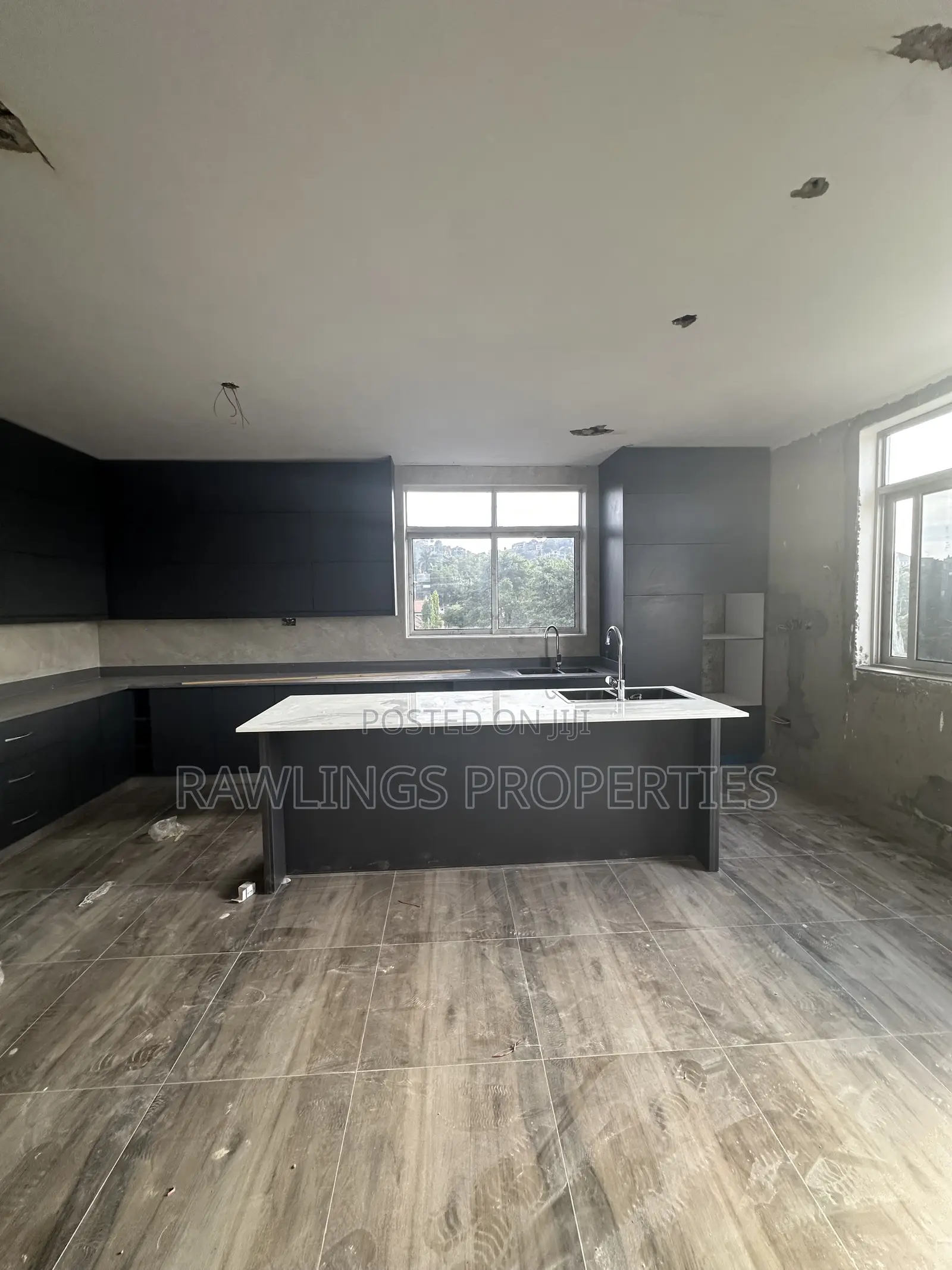 3bdrm Penthouse in Buziga, Makindye for rent