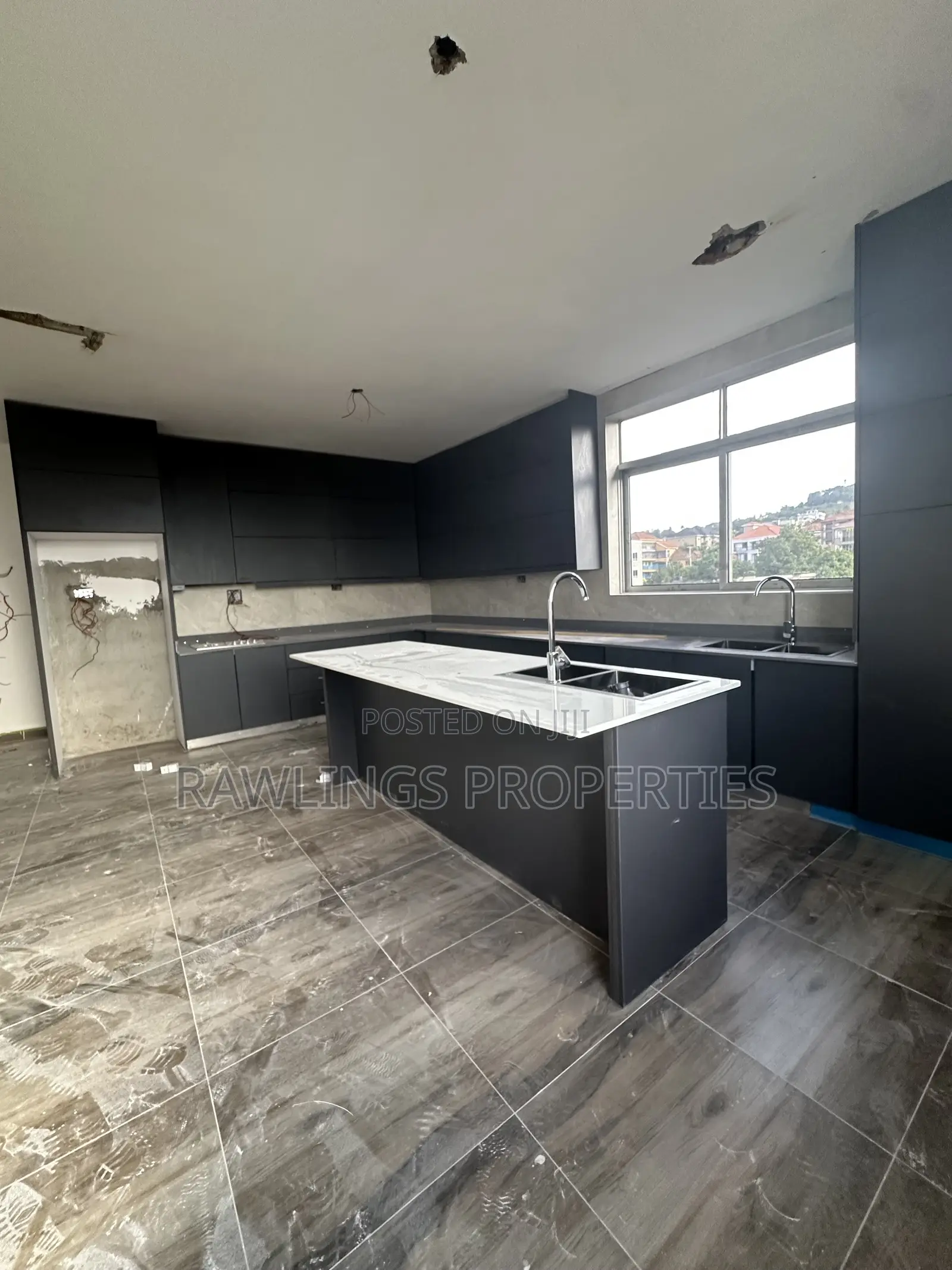 3bdrm Penthouse in Buziga, Makindye for rent