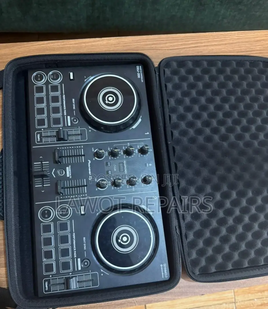 Pioneer DDJ-200 DJ Controller – Excellent Condition + Carry Case