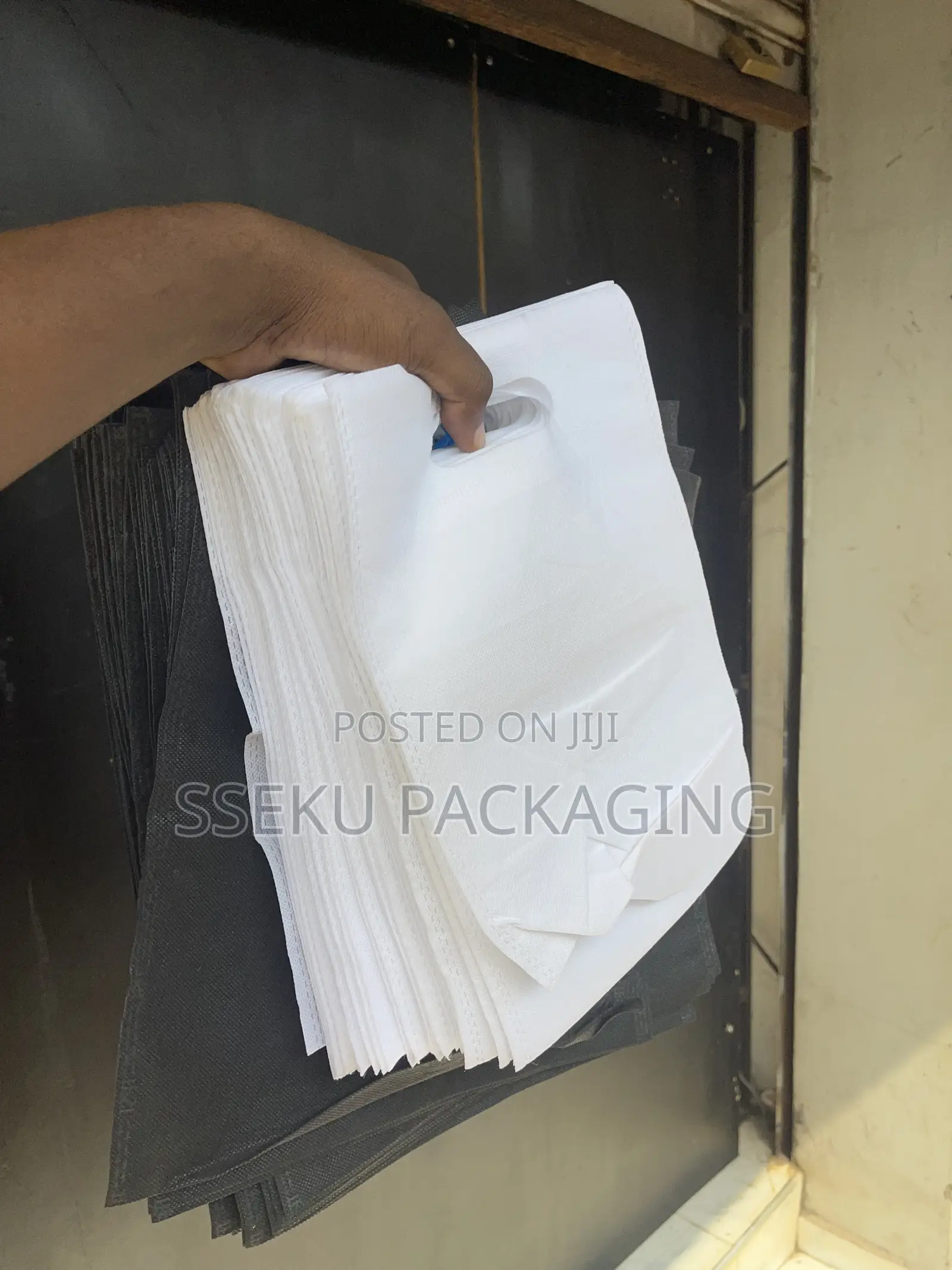 100pcs None Woven Bags