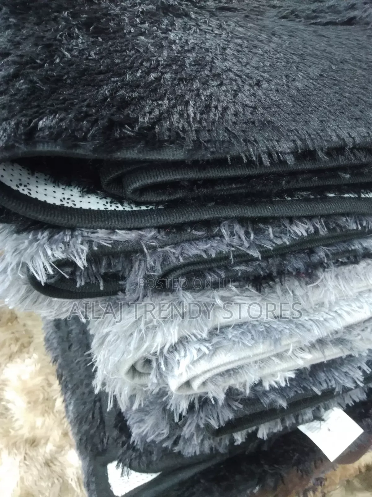 Black Plush Carpets for the Living Room
