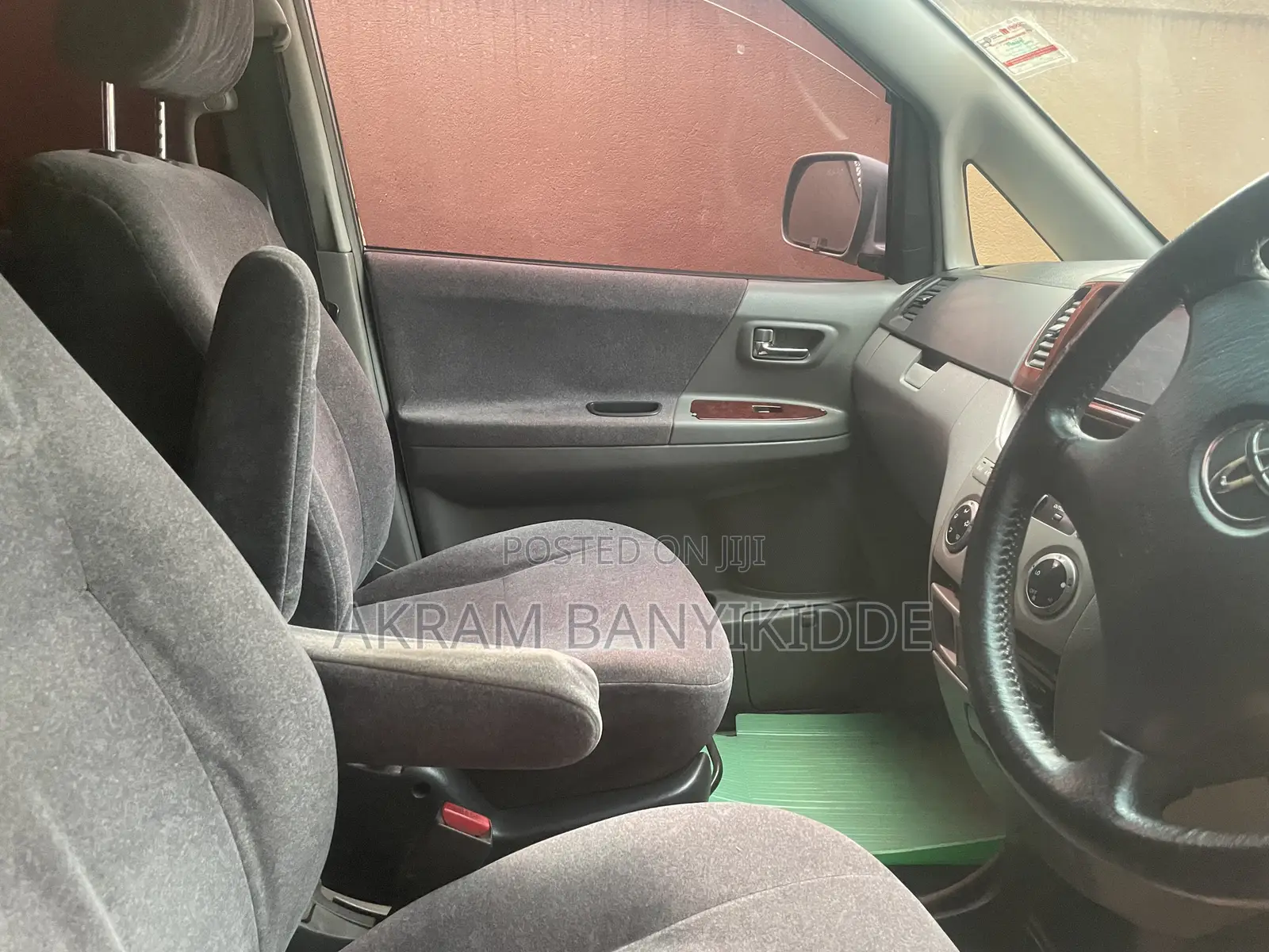 Toyota Noah 2003 Silver