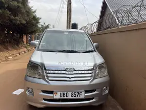 Toyota Noah 2003 Silver