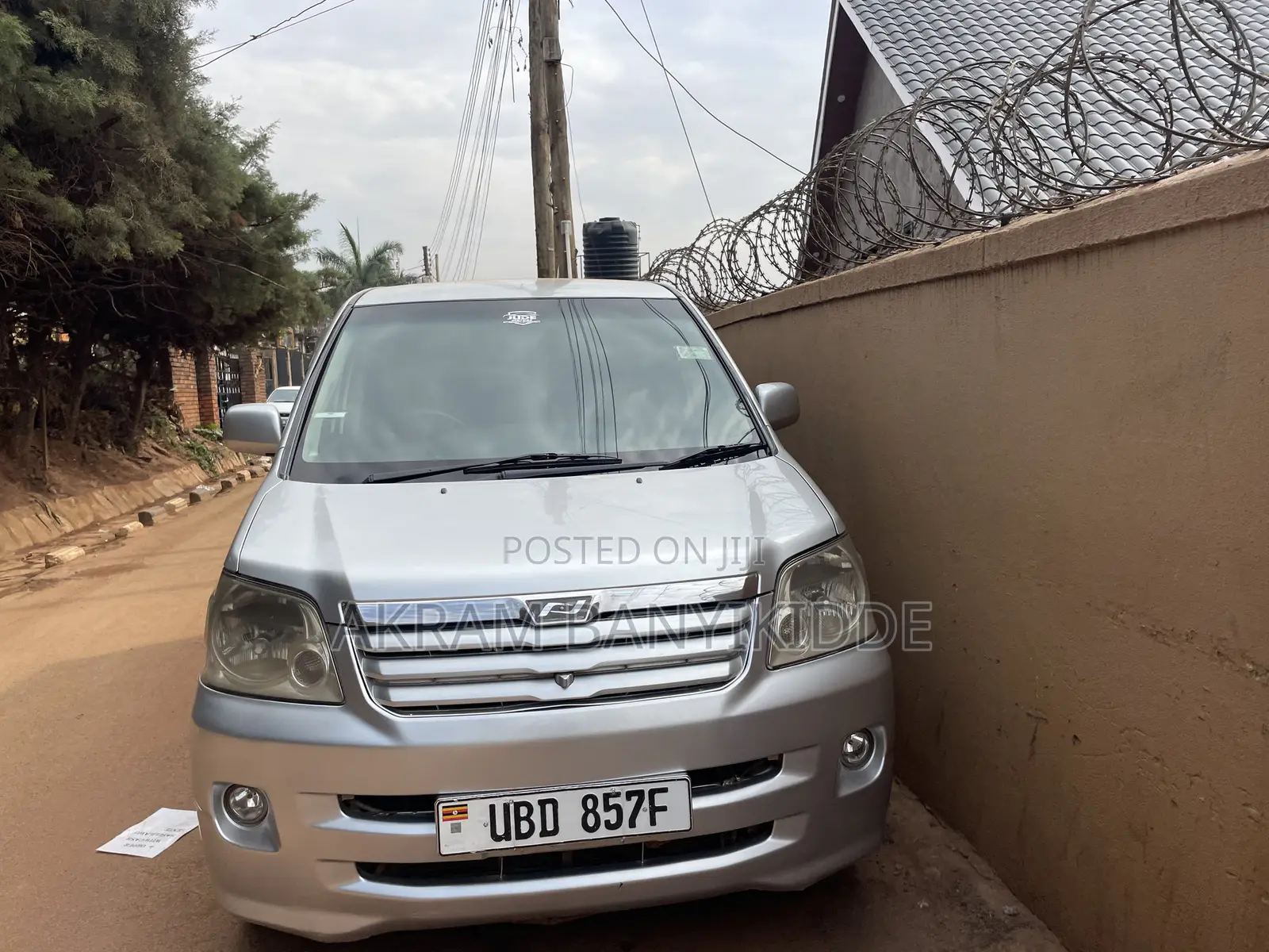 Toyota Noah 2003 Silver