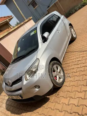Toyota IST 2010 Silver