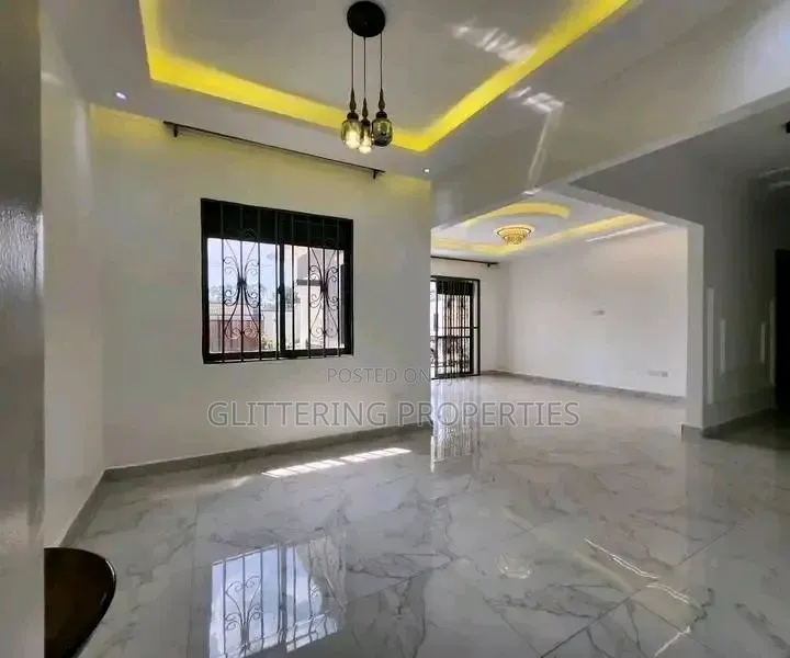 4bdrm Bungalow in Kitende Entebbe Road, Central Division for rent