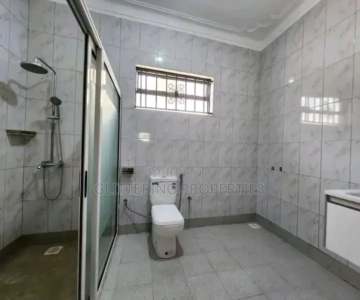 4bdrm Bungalow in Kitende Entebbe Road, Central Division for rent
