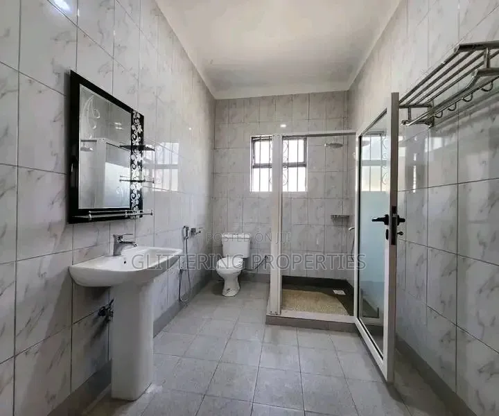 4bdrm Bungalow in Kitende Entebbe Road, Central Division for rent