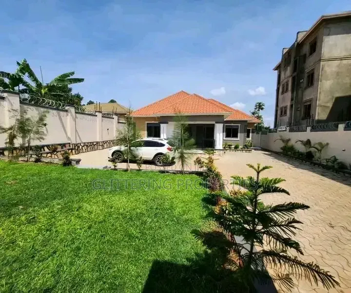 4bdrm Bungalow in Kitende Entebbe Road, Central Division for rent