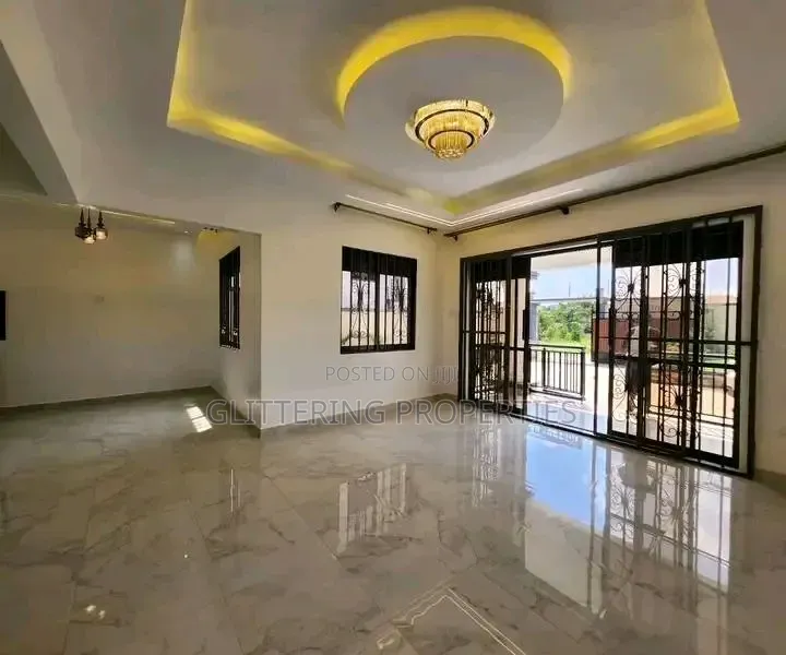 4bdrm Bungalow in Kitende Entebbe Road, Central Division for rent