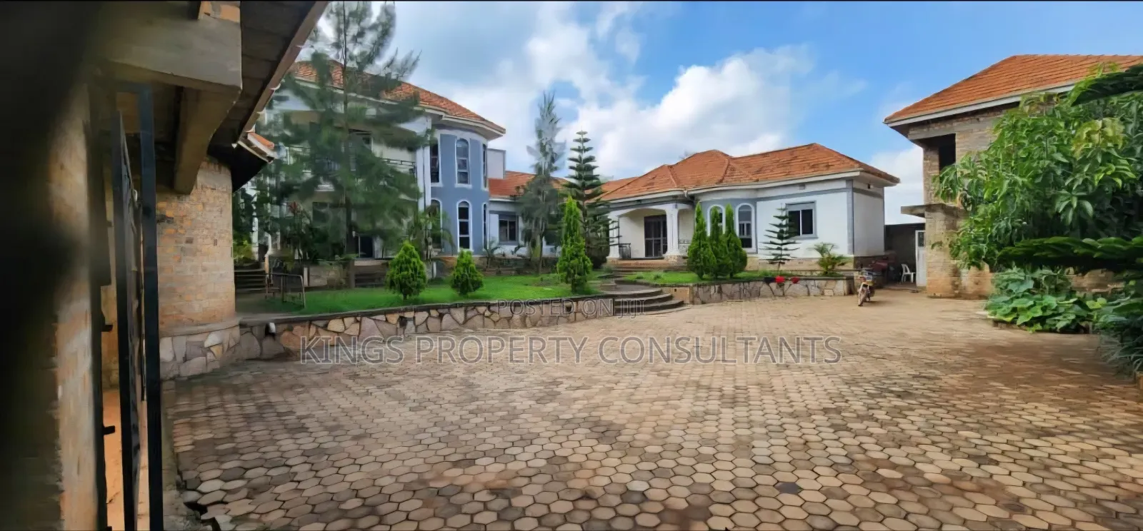 Furnished 6bdrm Mansion in Wakiso Estate for sale