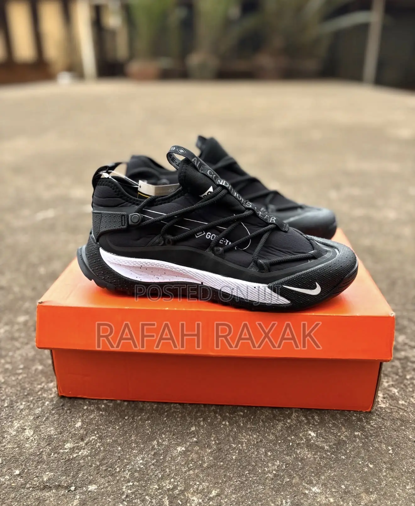 New Classic Black/White Nike ACG Mountain Fly GTX Low Hiking Sneakers