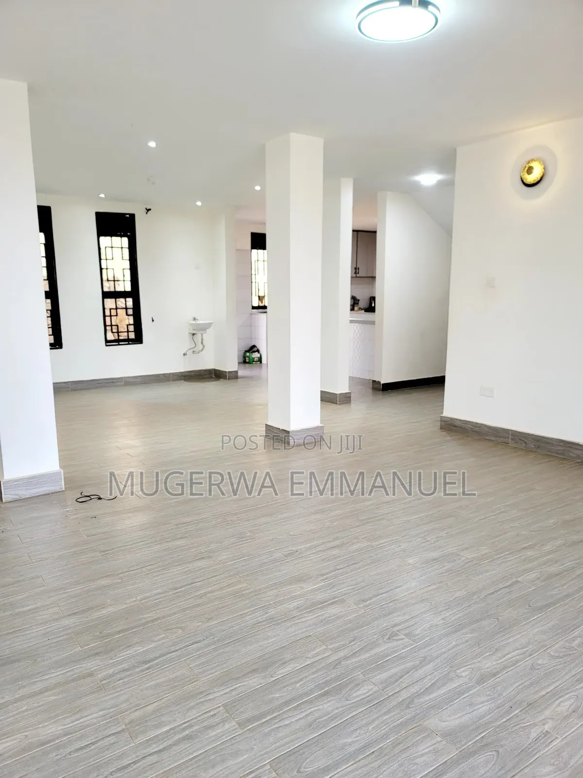 5bdrm Block of Flats in Royal Estate, Katabi for sale