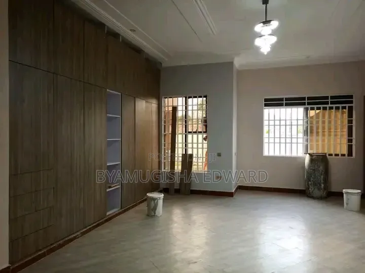3bdrm House in Standalone Kisaasi, Central Division for rent