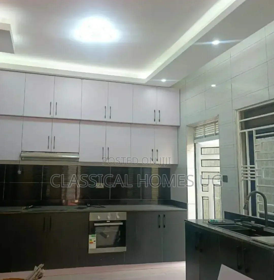 3bdrm Bungalow in Muyenga, Central Division for rent